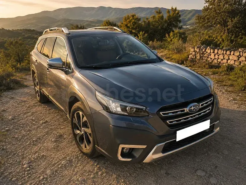 Usado Subaru Outback 169 CV (124 kW) 2022 Gris / plata Familiar
