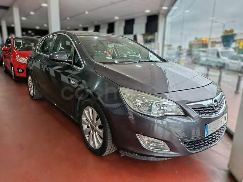 Usado Opel Astra Excellence 125 CV (91 kW) 2012 Gris / plata Berlina