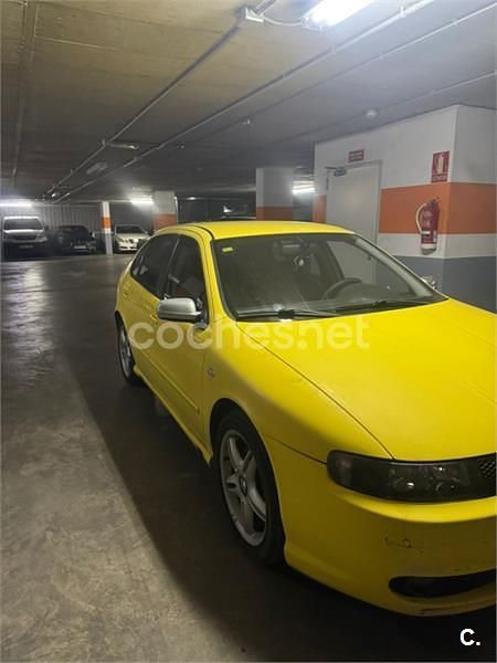 Amarillo Usado 2002 Seat Leon Sport Berlina | 5500 € (Caro) - Imagen 1/4