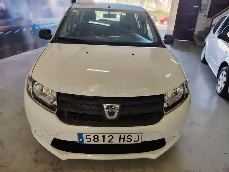 Usado Dacia Sandero Base 75 CV (55 kW) 2013 Blanco Berlina