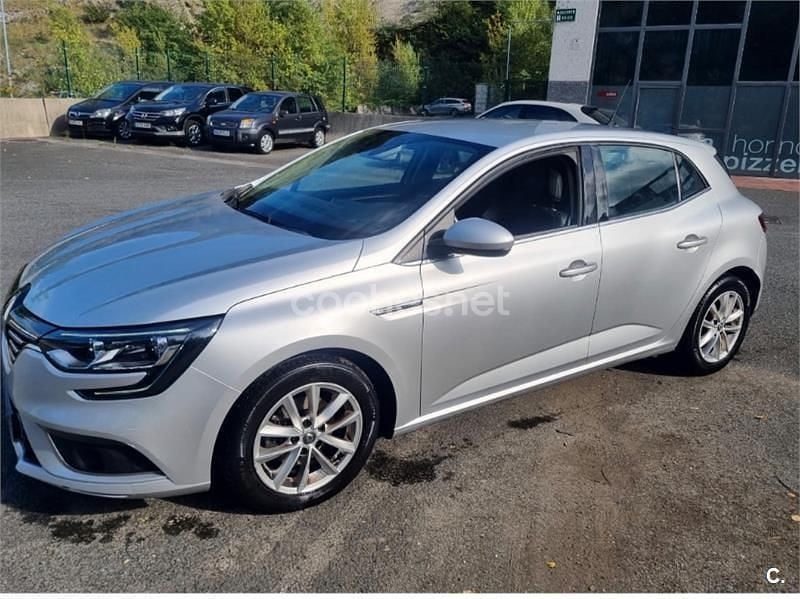 Usado Renault Mégane IV Bose Edition 110 CV (80 kW) 2016 Gris / plata Berlina