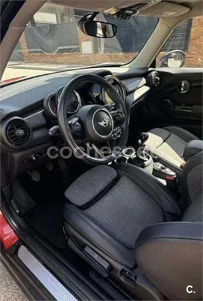 Usado Mini Cooper D 116 CV (85 kW) 2018 Rojo Utilitario