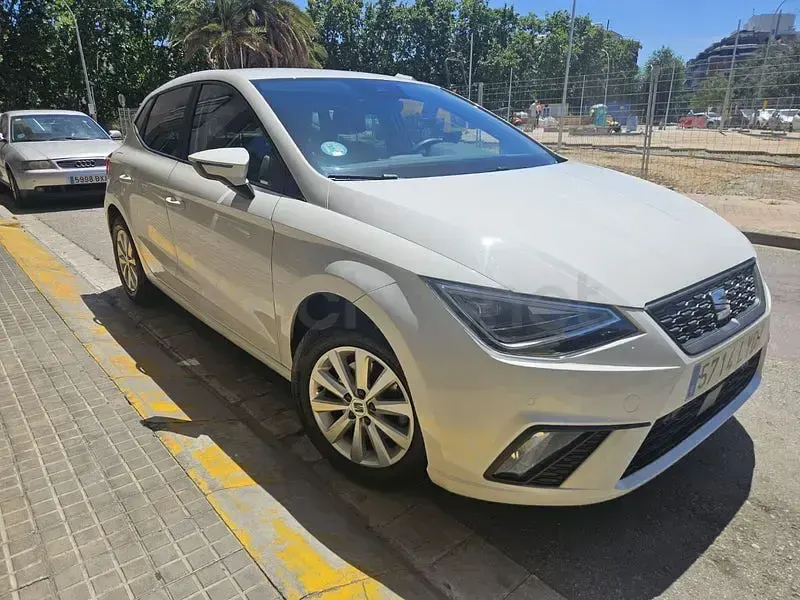Usado Seat Ibiza Style Plus 110 CV (80 kW) 2022 Blanco Utilitario