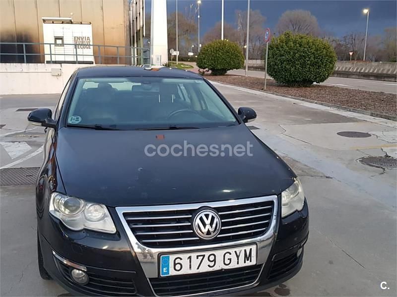 Usado VW Passat Highline 140 CV (102 kW) 2010 Negro Berlina