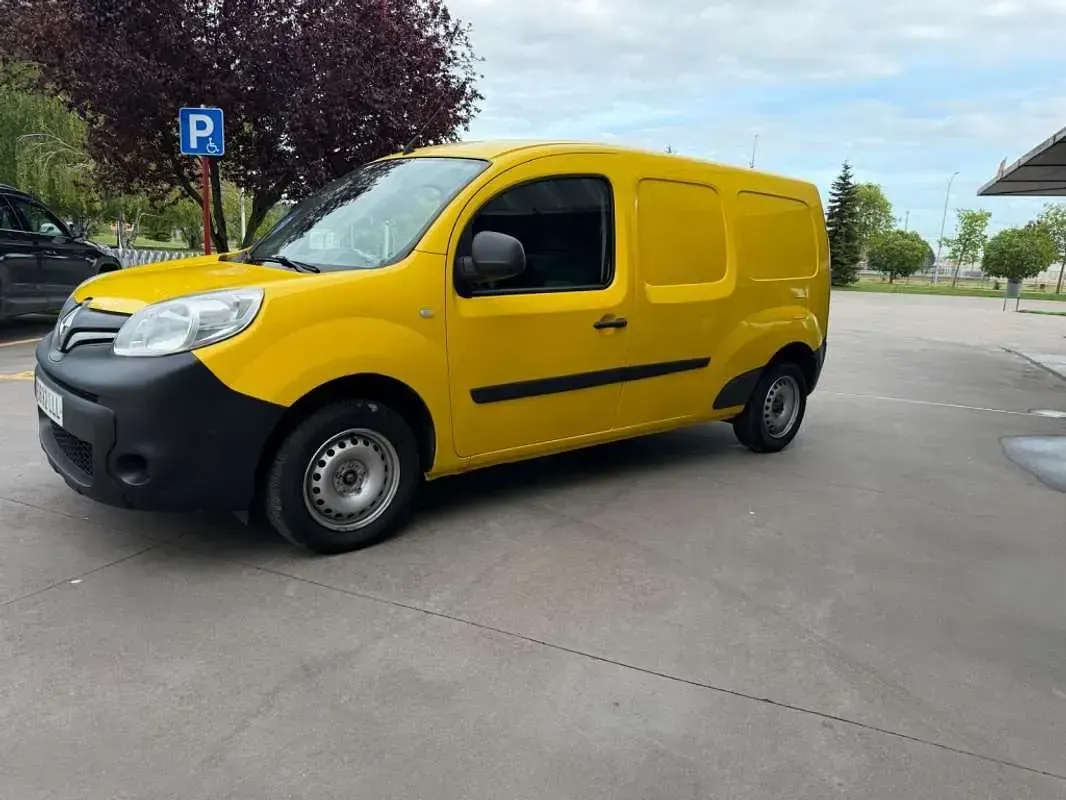 Usado Renault Kangoo 95 CV (69 kW) 2020 Amarillo Monovolumen