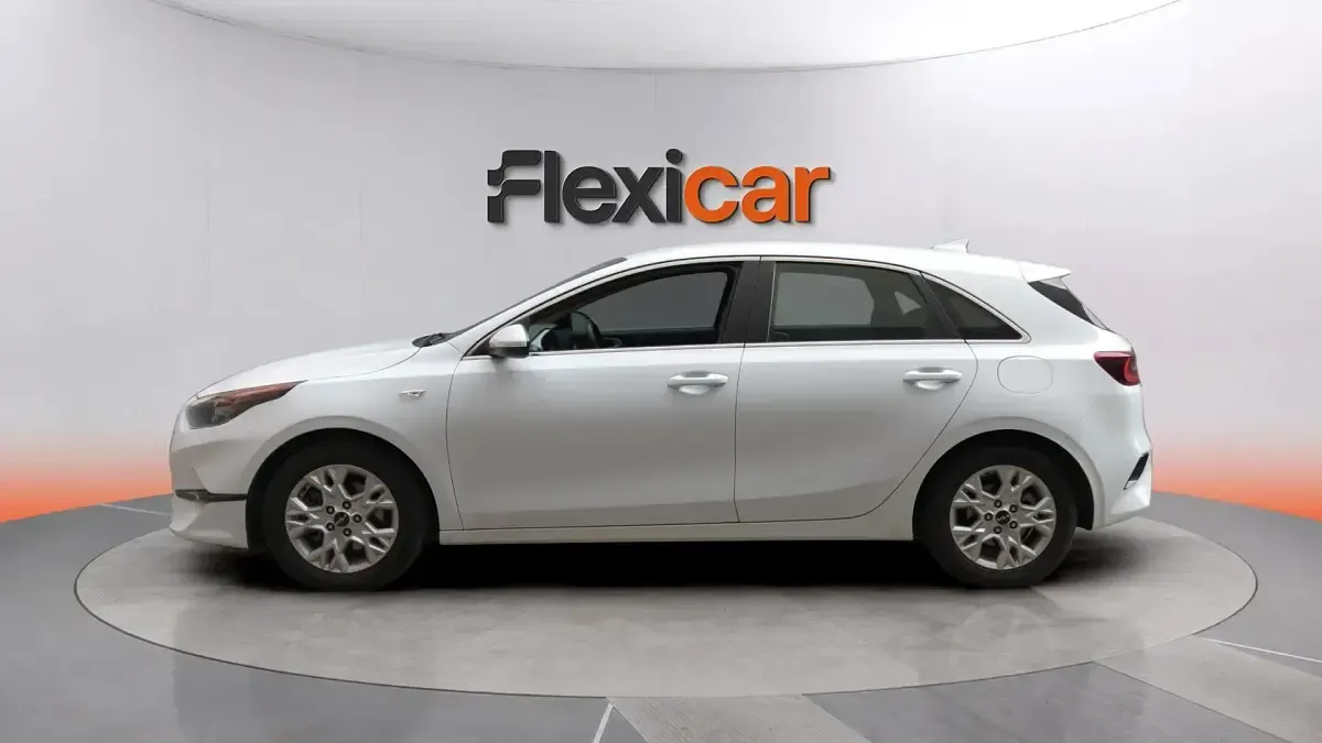 Usado Kia Ceed 101 CV (74 kW) 2022 Blanco Utilitario