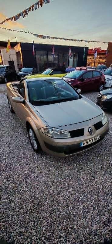Usado Renault Mégane Cabriolet Privilege 136 CV (100 kW) 2005 Marrón Descapotable
