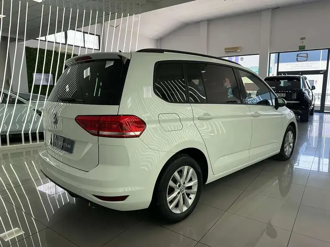 Usado VW Touran Advance 116 CV (85 kW) 2018 Blanco Monovolumen
