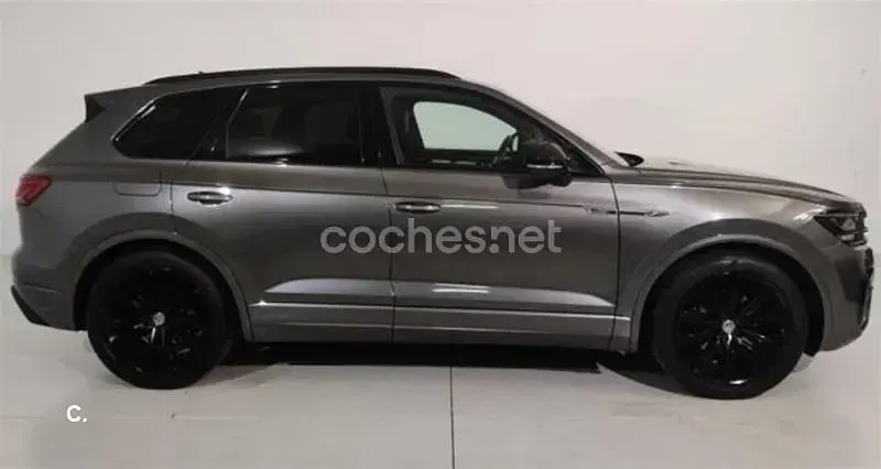 Usado VW Touareg R-line 286 CV (210 kW) 2018 Gris / plata SUV