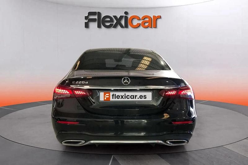 Usado Mercedes E220 194 CV (142 kW) 2021 Negro Berlina