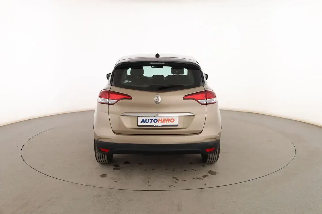 Usado Renault Scénic Zen 132 CV (97 kW) 2017 Dorado Monovolumen