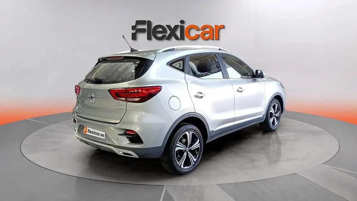 Usado MG ZS Comfort 106 CV (77 kW) 2022 Gris SUV