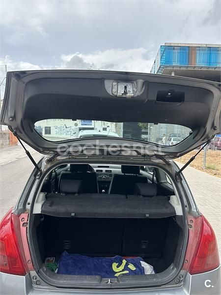 Gris / plata Usado 2006 Suzuki Swift GL Berlina | 4000 € (Buen precio) - Imagen 1/3