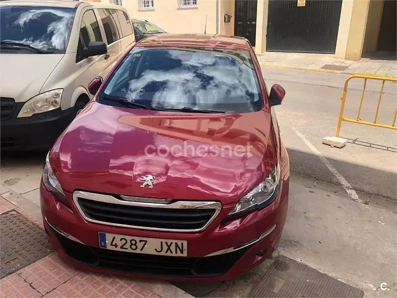 Usado Peugeot 308 Style 120 CV (88 kW) 2017 Rojo Berlina