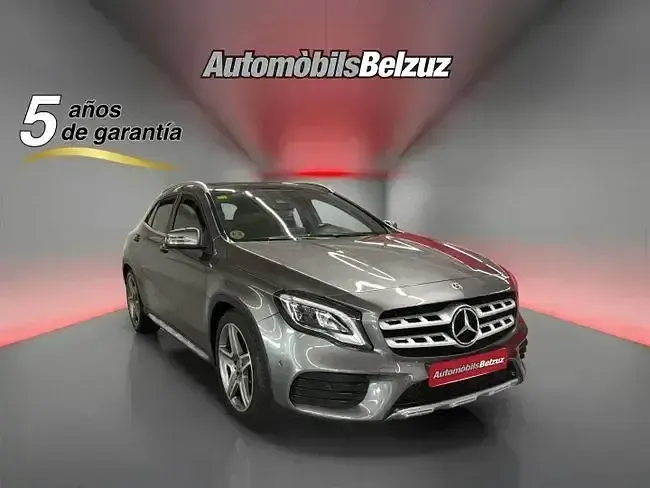 Usado Mercedes GLA180 122 CV (89 kW) 2018 Gris SUV