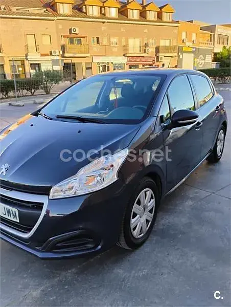 Usado Peugeot 208 Access 68 CV (50 kW) 2017 Violeta / lila Utilitario