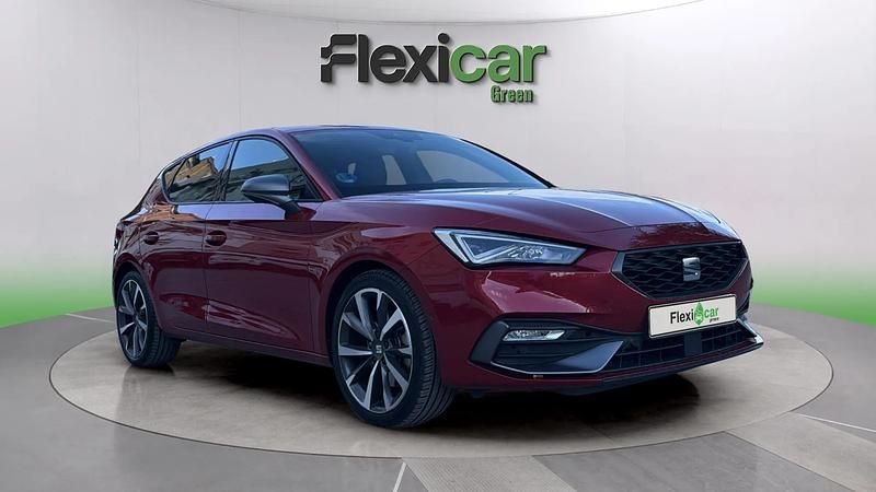 Usado Seat Leon FR 150 CV (110 kW) 2021 Rojo Berlina