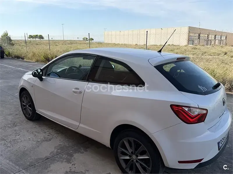Usado Seat Ibiza SC I-Tech 90 CV (66 kW) 2013 Blanco Utilitario