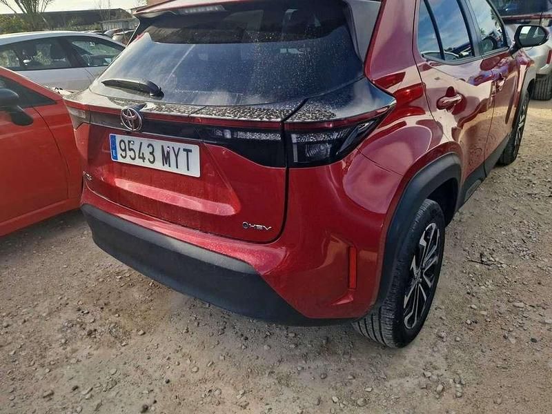 Usado Toyota Yaris Cross Active 116 CV (85 kW) 2025 Rojo SUV