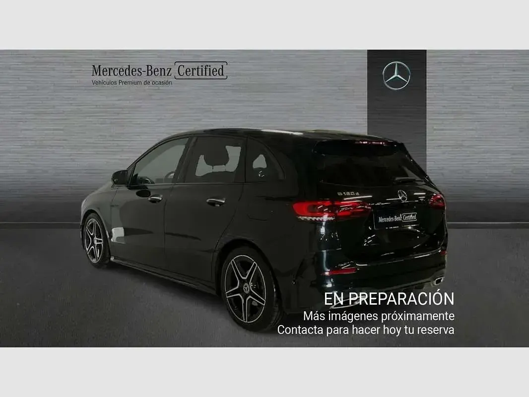Usado Mercedes B180 116 CV (85 kW) 2022 Negro Utilitario