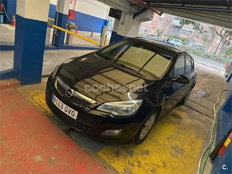 Usado Opel Astra Essentia 100 CV (73 kW) 2010 Negro Berlina