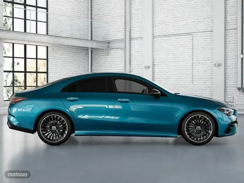 Usado Mercedes CLA220 190 CV (139 kW) 2025 Azul Berlina