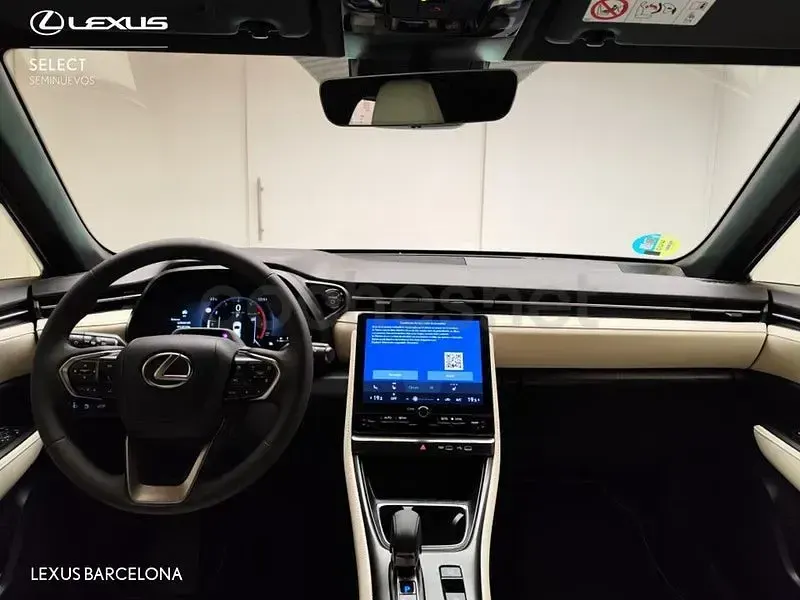Usado Lexus LBX 136 CV (100 kW) 2025 Rojo SUV