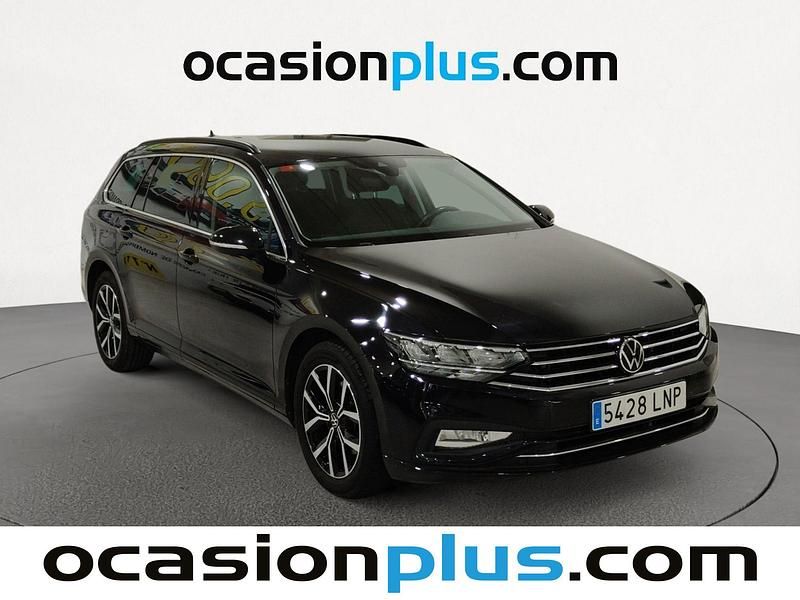 Usado VW Passat Executive 150 CV (110 kW) 2021 Negro Familiar