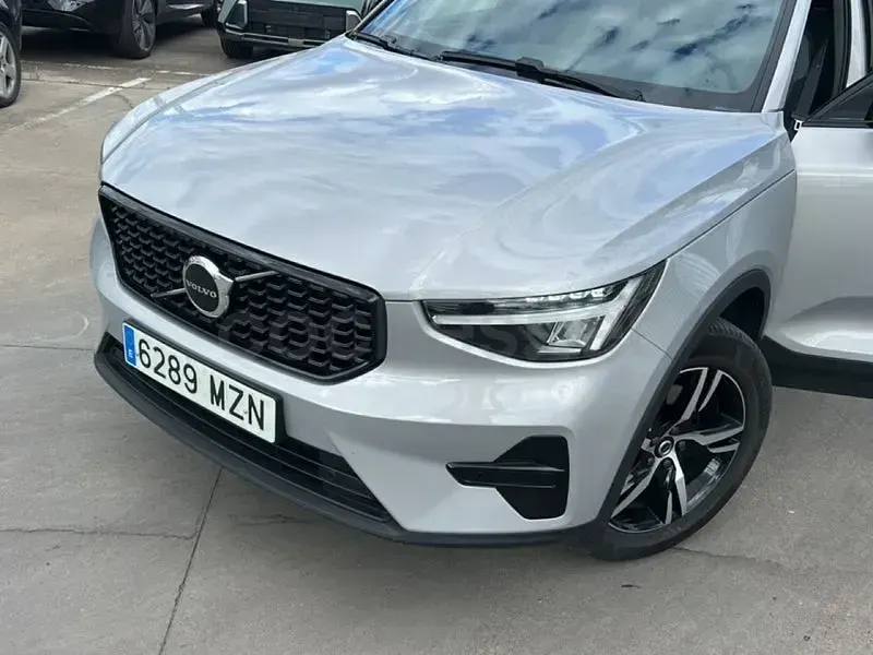 Usado Volvo XC40 Core 163 CV (119 kW) 2025 Gris / plata SUV