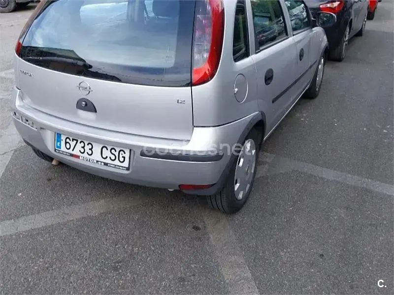 Usado Opel Corsa Enjoy 75 CV (55 kW) 2004 Gris / plata Utilitario