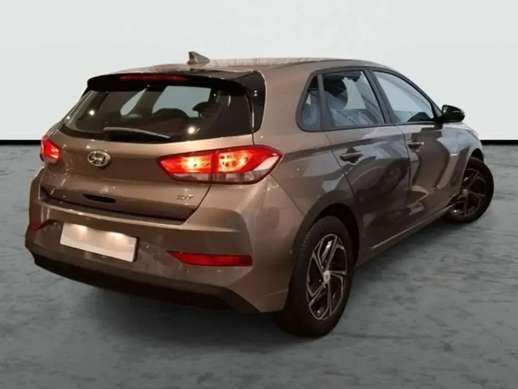 Usado Hyundai i30 120 CV (88 kW) 2022 Marrón Berlina