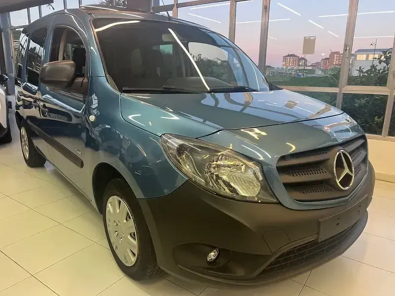 Usado Mercedes Citan 111 110 CV (80 kW) 2017 Azul Familiar