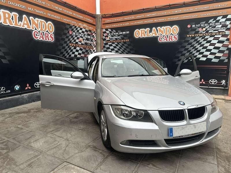 Usado BMW 320 Sport Line 150 CV (110 kW) 2006 Gris Berlina