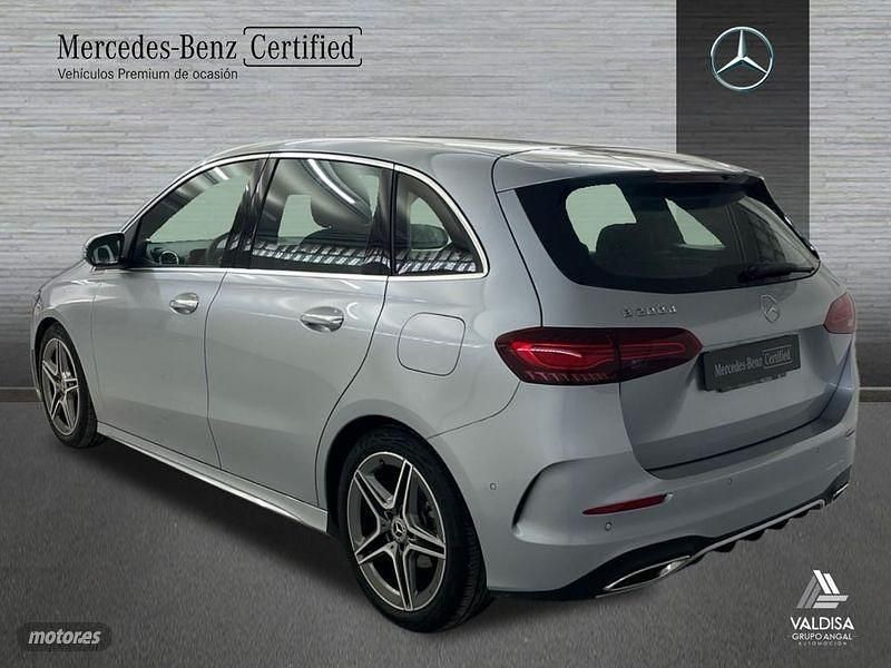 Usado Mercedes B200 150 CV (110 kW) 2024 Gris / plateado Monovolumen