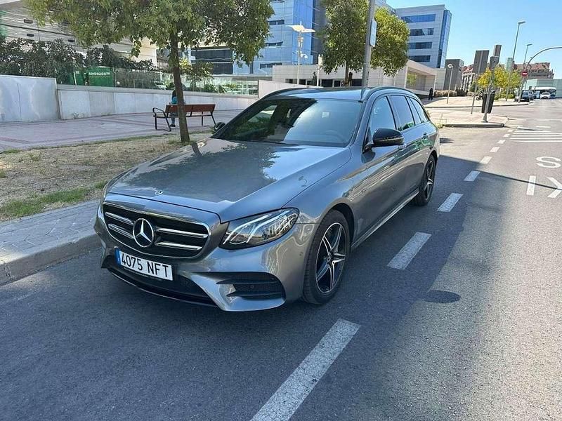 Gris / plata Usado 2020 Mercedes E300 Familiar | 42.000 € (Caro) - Imagen 1/4