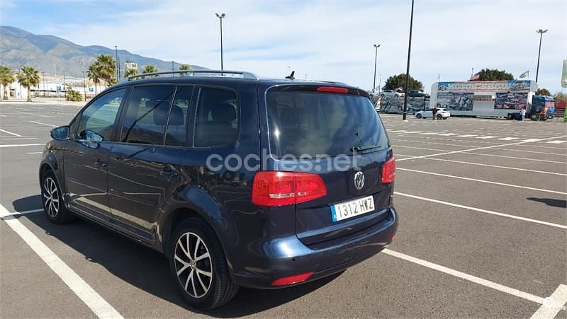 Usado VW Touran Advance 105 CV (77 kW) 2014 Azul Monovolumen