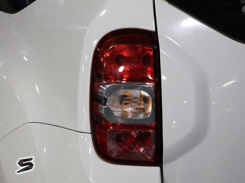Begagnad Dacia Duster Lauréate 124 HK (91 kW) 2017 Vit SUV
