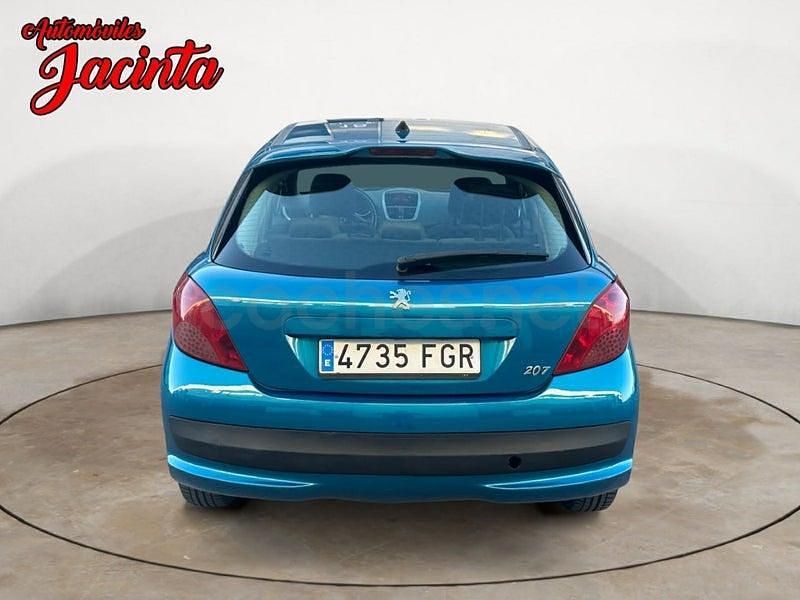 Usado Peugeot 207 70 CV (51 kW) 2007 Azul Berlina