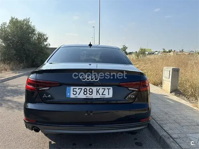 Usado Audi A4 S-Line 150 CV (110 kW) 2019 Azul Berlina
