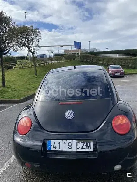 Usado VW New Beetle 100 CV (73 kW) 2000 Negro Utilitario