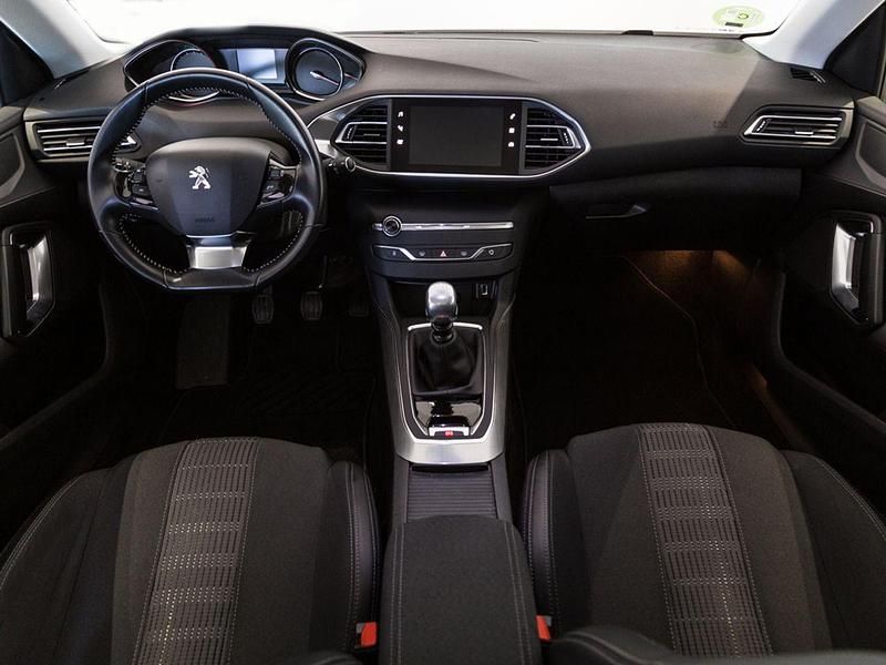 Usado Peugeot 308 SW Allure 120 CV (88 kW) 2019 Azul Familiar