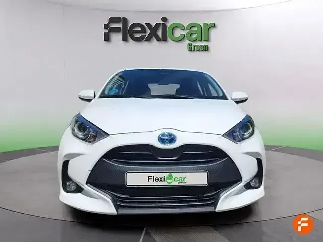 Usado Toyota Yaris Style 116 CV (85 kW) 2025 Blanco Utilitario