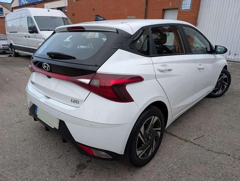 Usado Hyundai i20 101 CV (74 kW) 2022 Blanco Utilitario