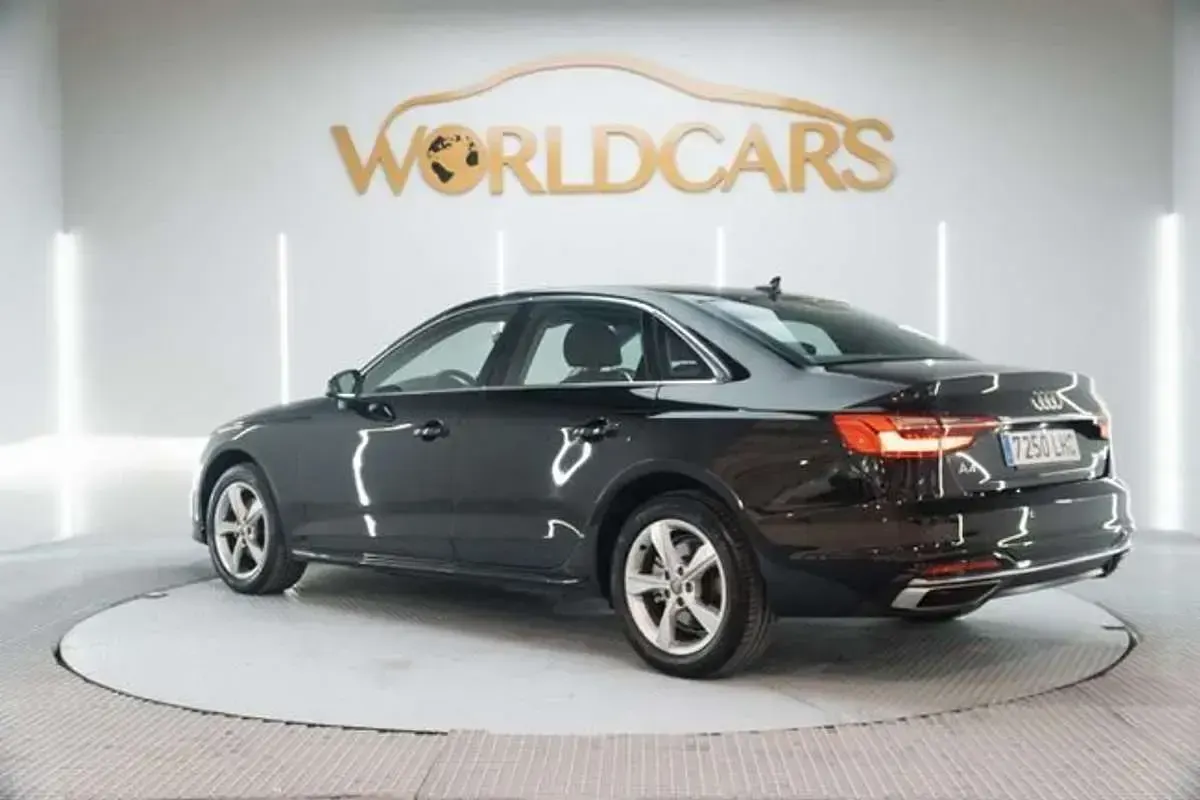Usado Audi A4 Advanced Plus 136 CV (100 kW) 2020 Negro Berlina