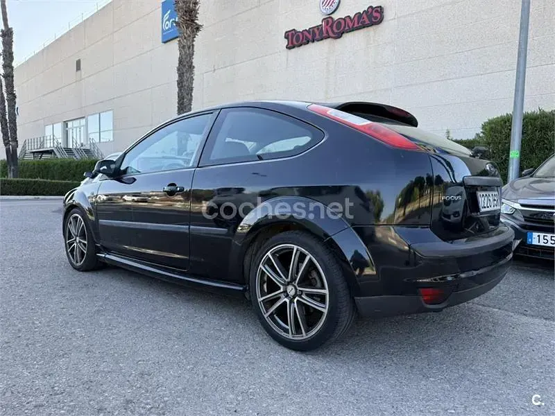 Usado Ford Focus Titanium 136 CV (100 kW) 2006 Negro Berlina