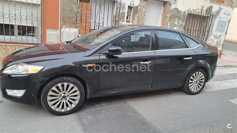 Usado Ford Mondeo Ghia 140 CV (102 kW) 2008 Negro Berlina