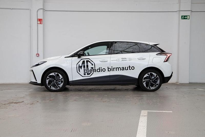 Usado MG MG4 EV Luxury 150 kW (204 HP) 2023 Branco Citadino