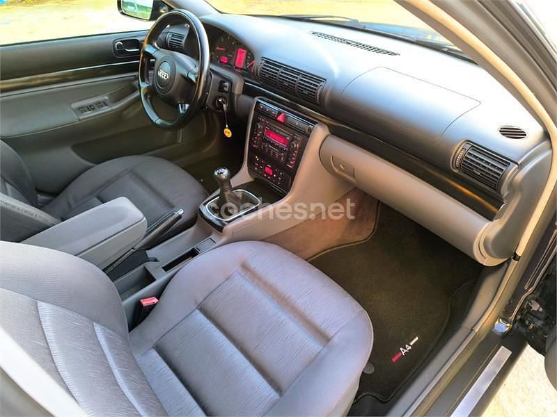 Usado Audi A4 110 CV (80 kW) 2000 Azul Berlina