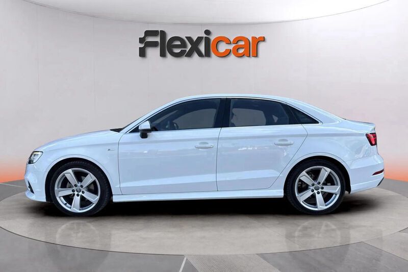 Usado Audi A3 Attraction 117 CV (86 kW) 2018 Blanco Berlina