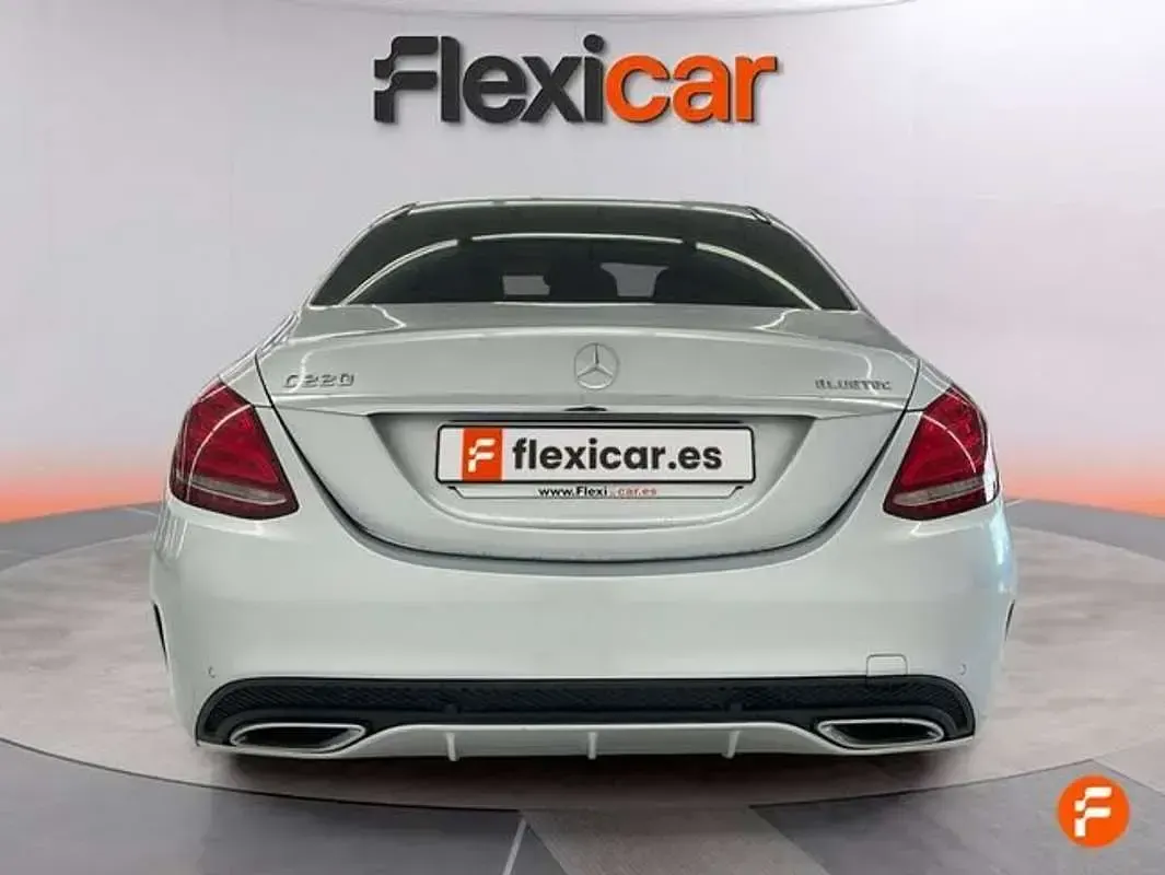 Usado Mercedes C220 170 CV (125 kW) 2015 Gris Berlina